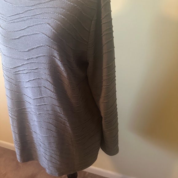 Chico’s Gray Textured Long Sleeve Top - Picture 2 of 8